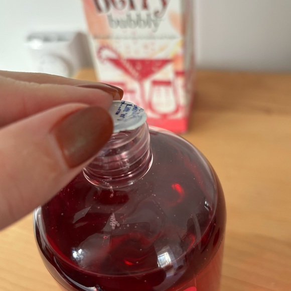 Philosophy Holly Berry Bubbly (16 Oz) - Picture 4 of 6